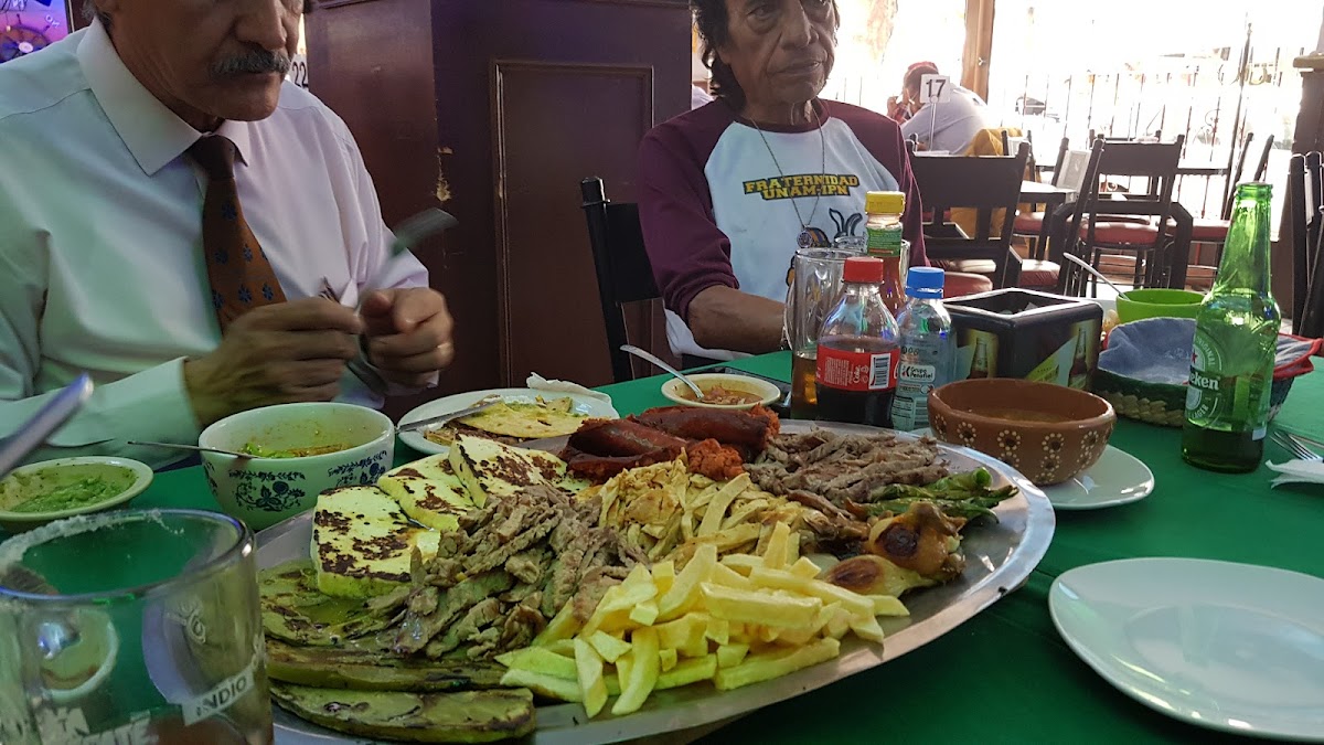 Tacos y Alambres